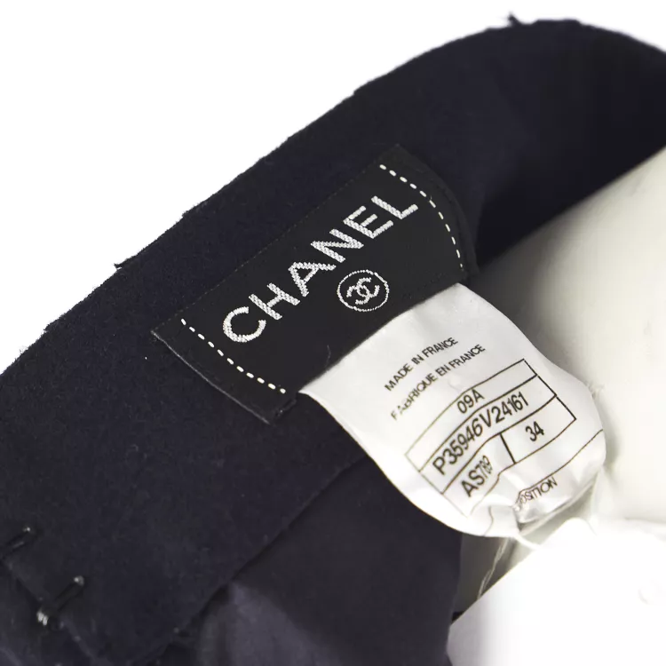 Skirt S.34 Chanel Wool and Cashmere Navy blue